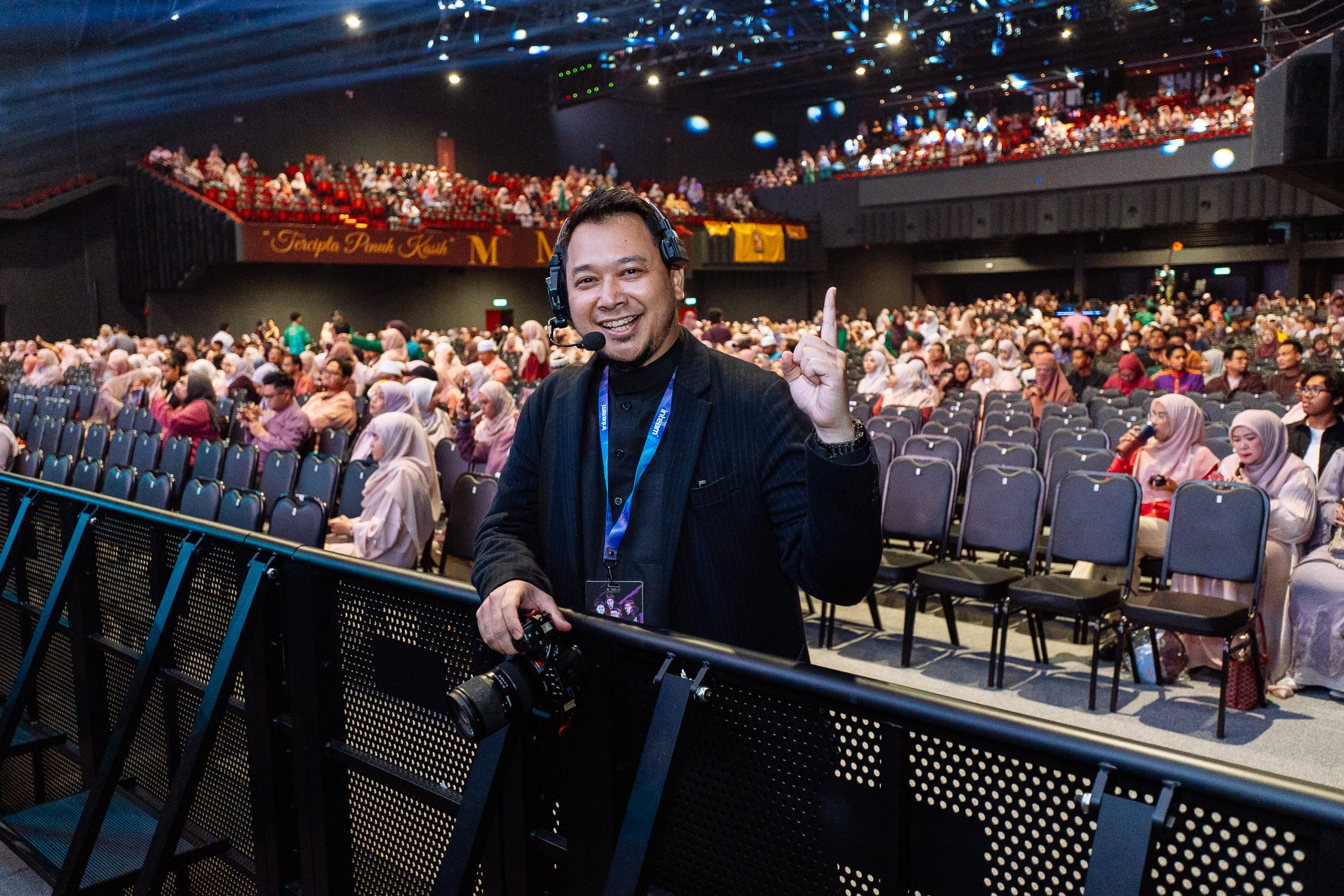 en azim wrna our main shooter untuk konsert inteam 25 tahun